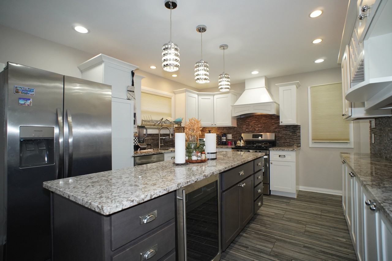 6092 Cleveland St #1 - Photo 5 of 9