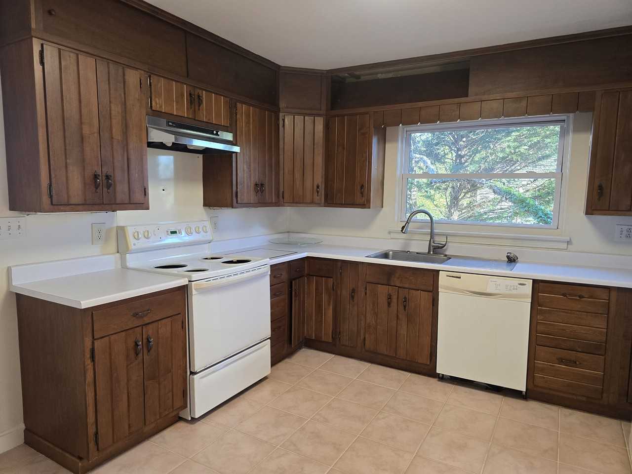 1831 W 1st St #1 - Photo 5 of 18