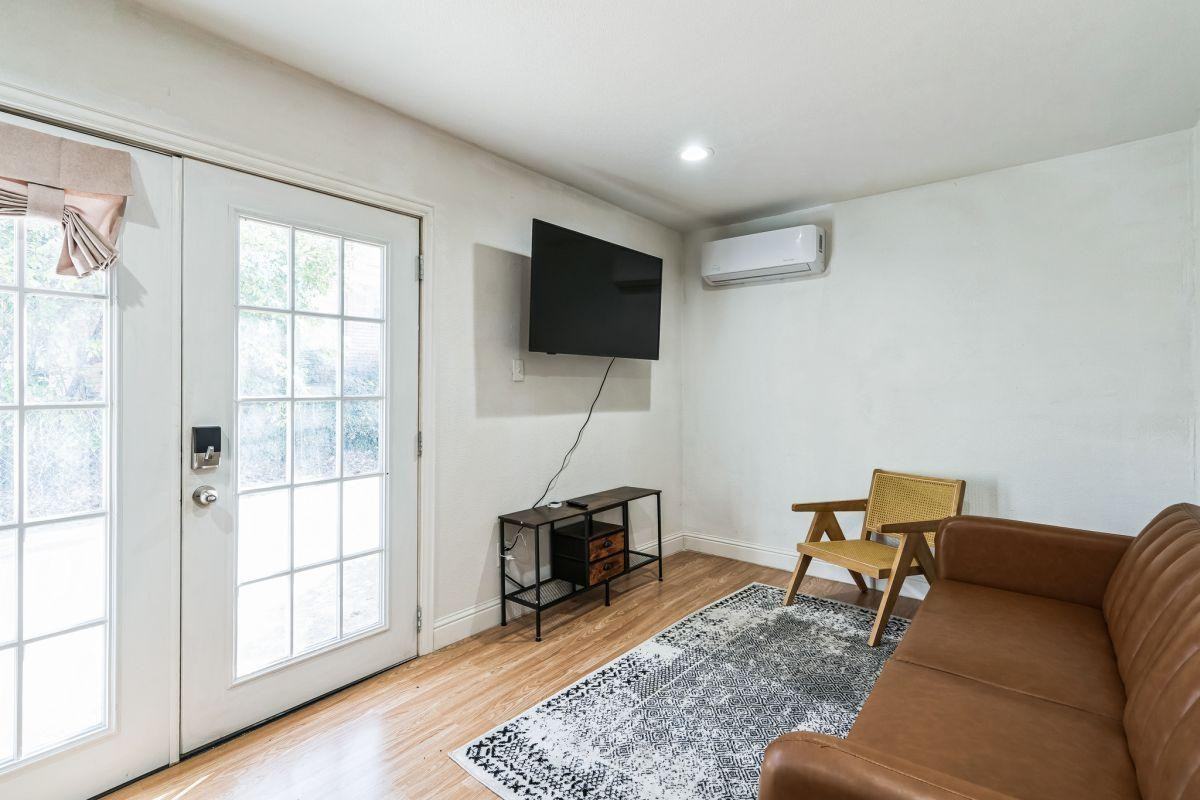 Westglen Dr - Photo 6 of 8