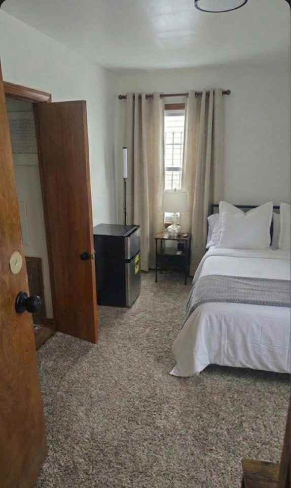 Halle Dr - Photo 5 of 7