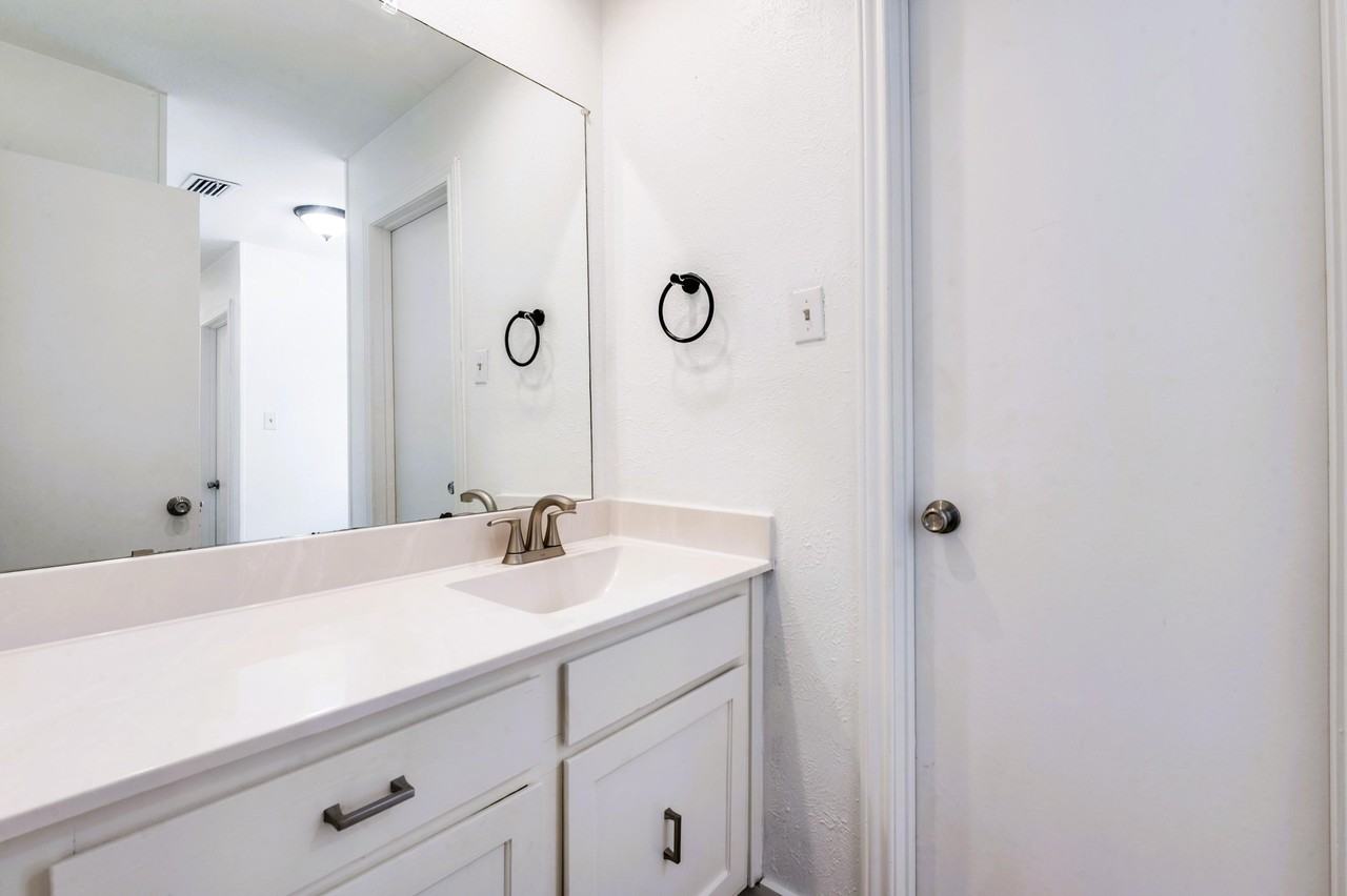 Louisville Dr - Photo 4 of 14