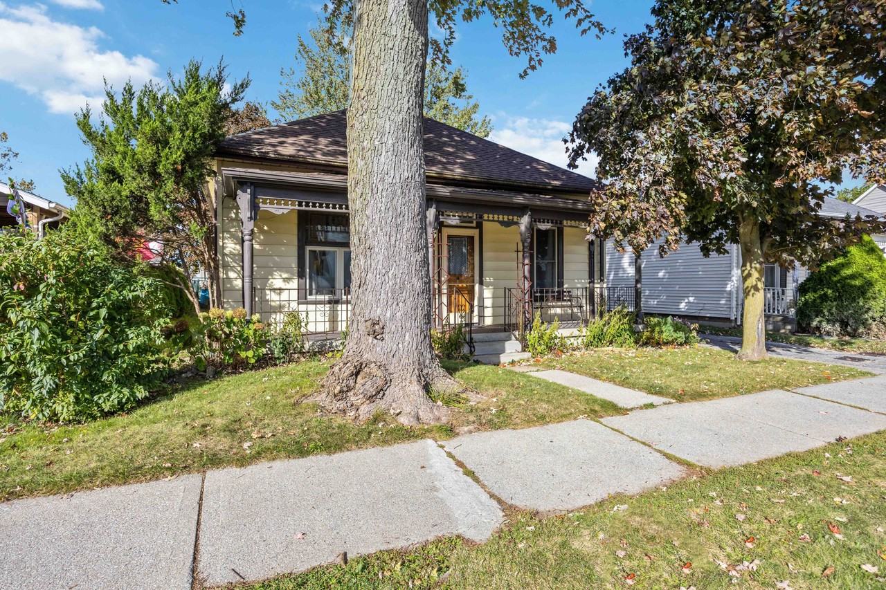 4176 Dufferin Ave - Photo 2 of 50