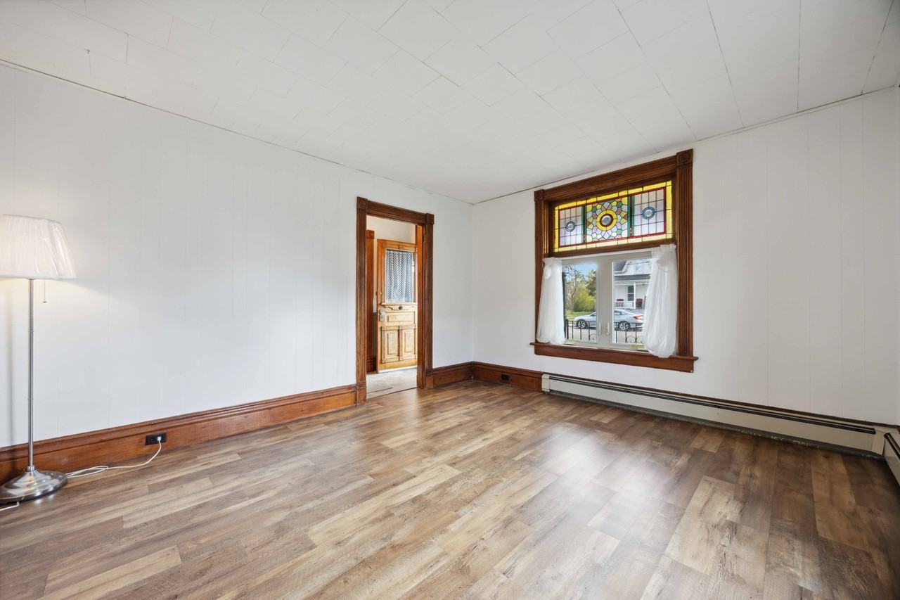 4176 Dufferin Ave - Photo 5 of 50