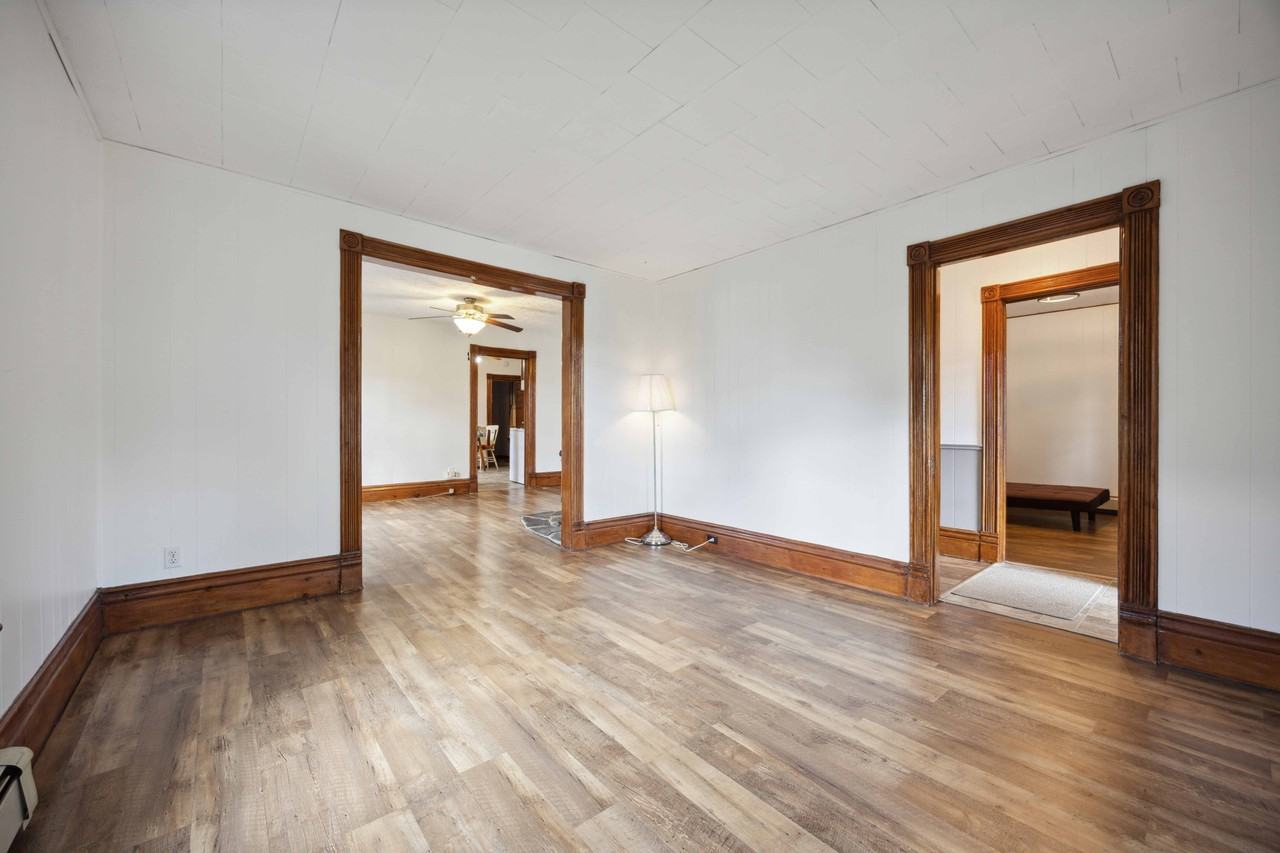 4176 Dufferin Ave - Photo 6 of 50