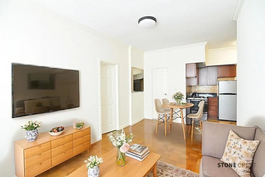 304 W 92nd St - Photo 3 of 10