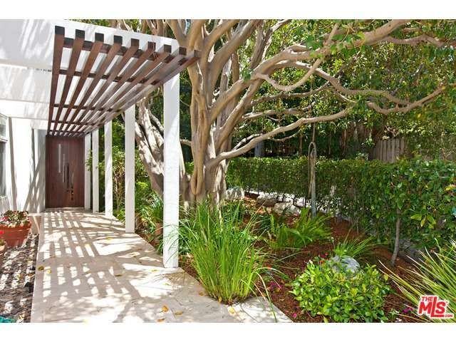 3633 Serra Rd - Photo 2 of 23