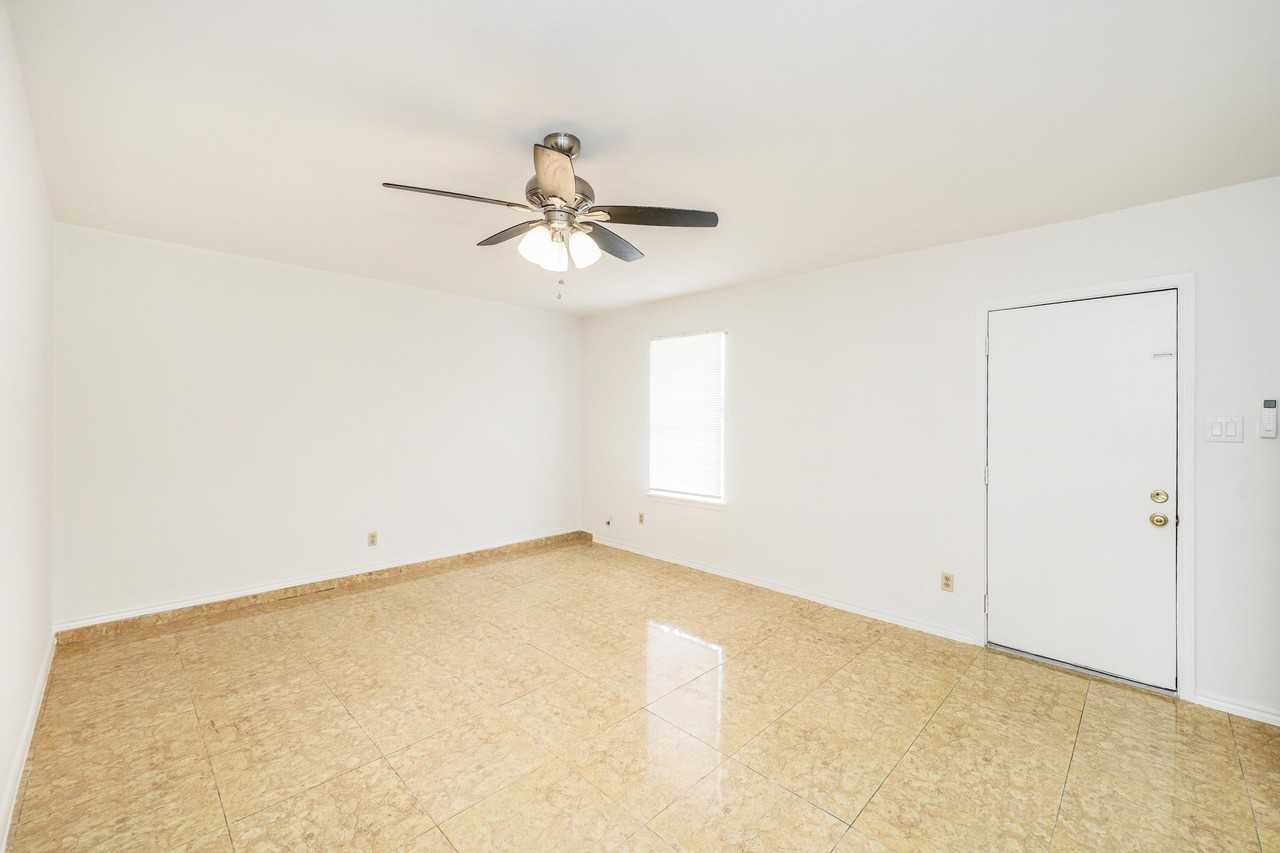 1005 Andrew Ave - Photo 2 of 16