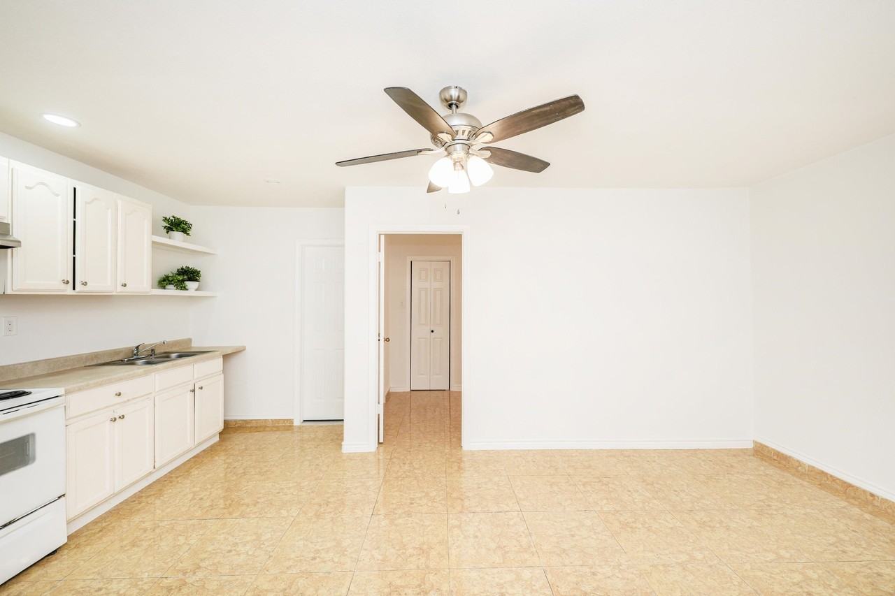 1005 Andrew Ave - Photo 4 of 16