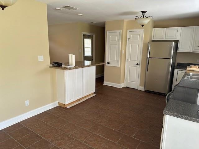 2124 Dupont Dr - Photo 5 of 15