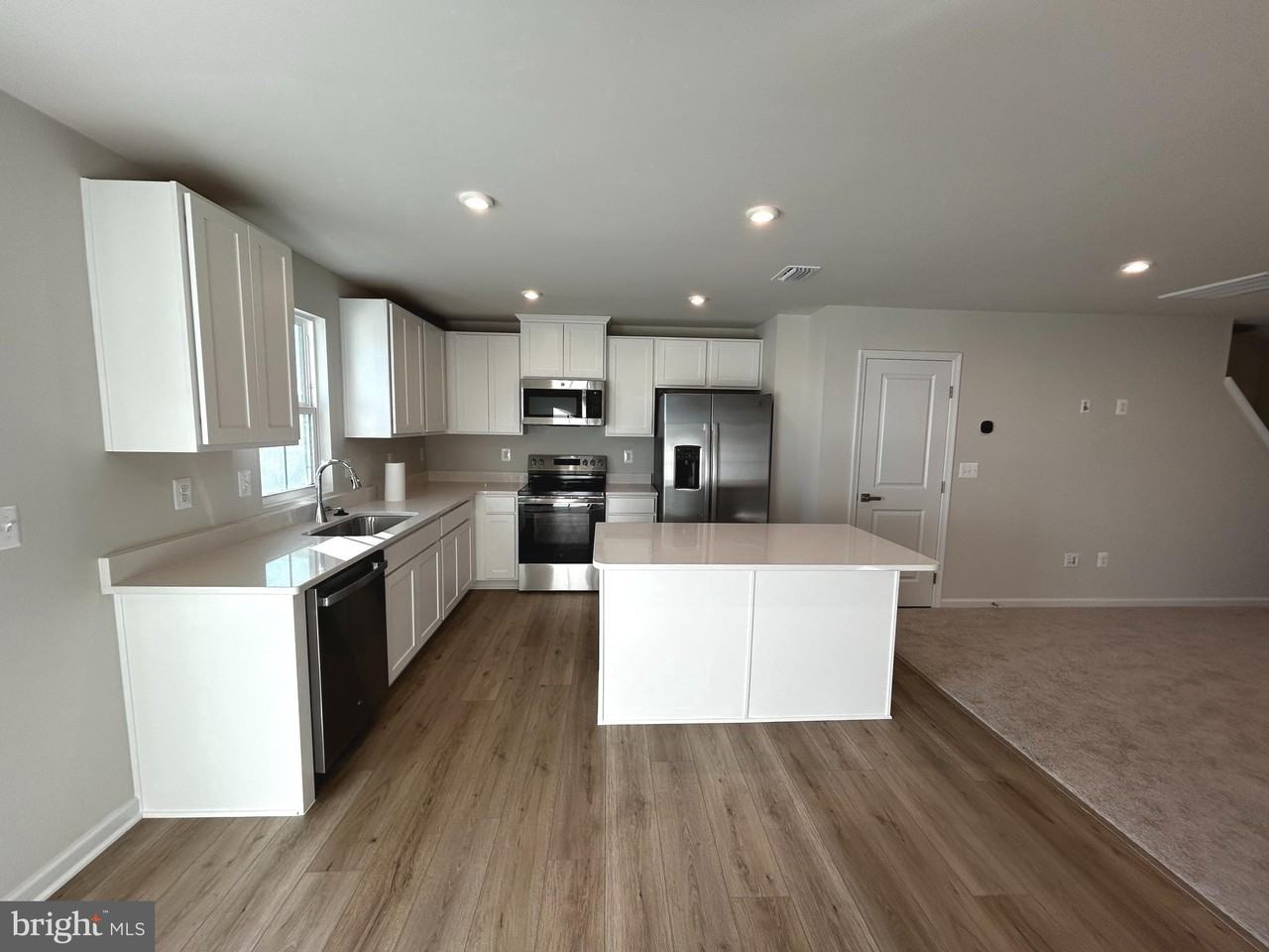 2737 Apricot Dr - Photo 3 of 23