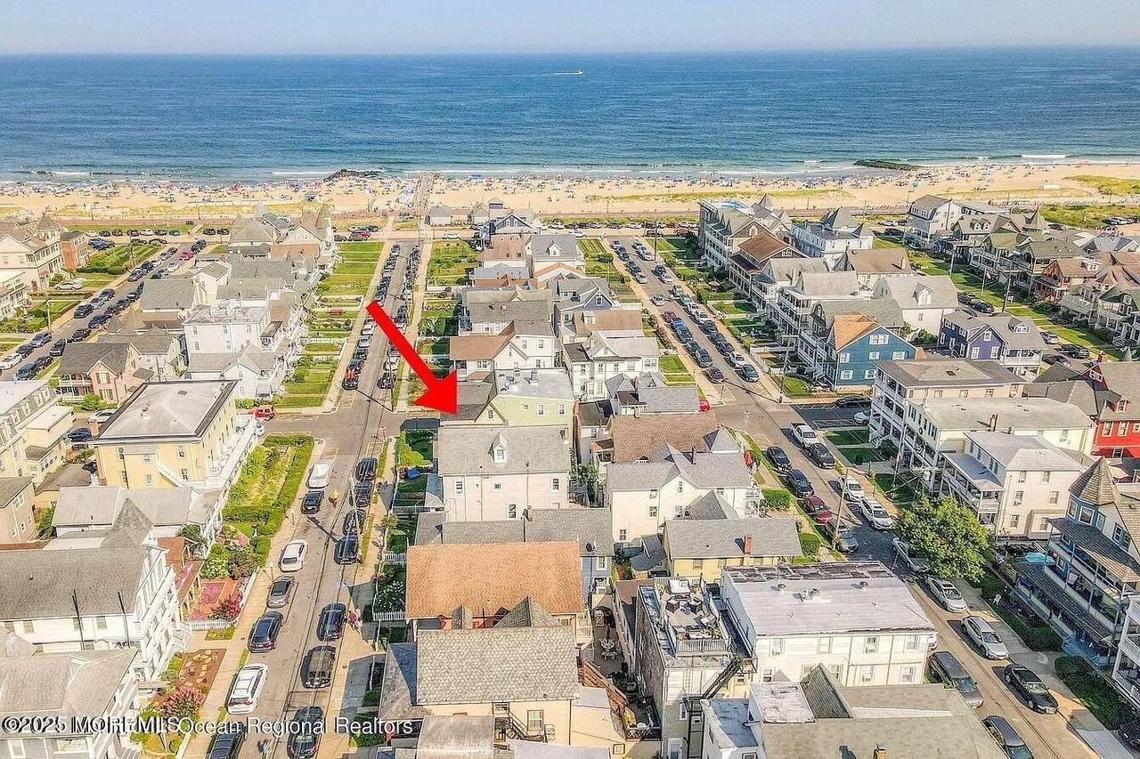 22 Embury Ave - Photo 2 of 14