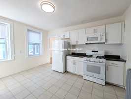 featured image of 8 Barrows St #3