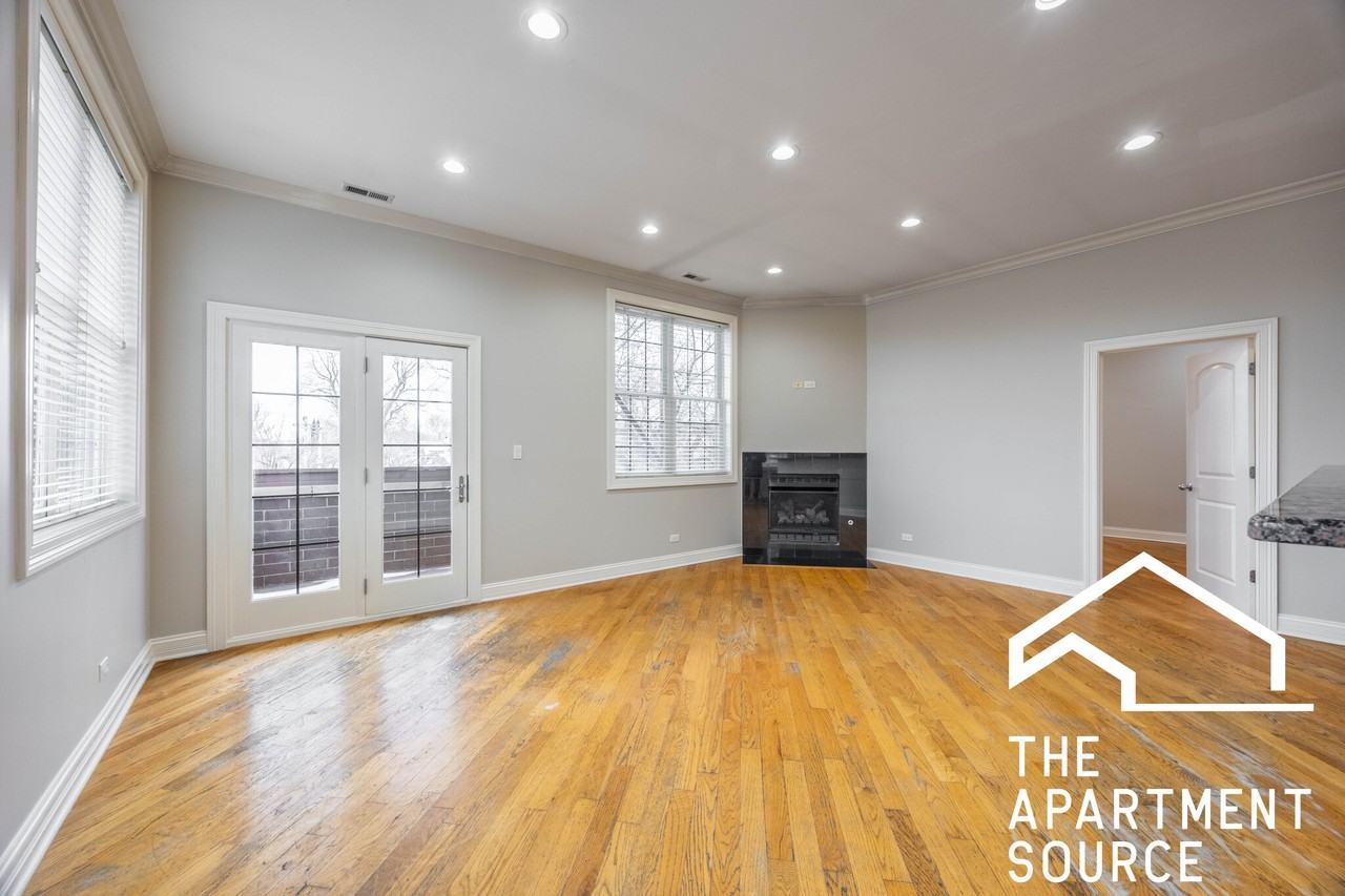 2338 W Morse Ave #2 - Photo 4 of 25