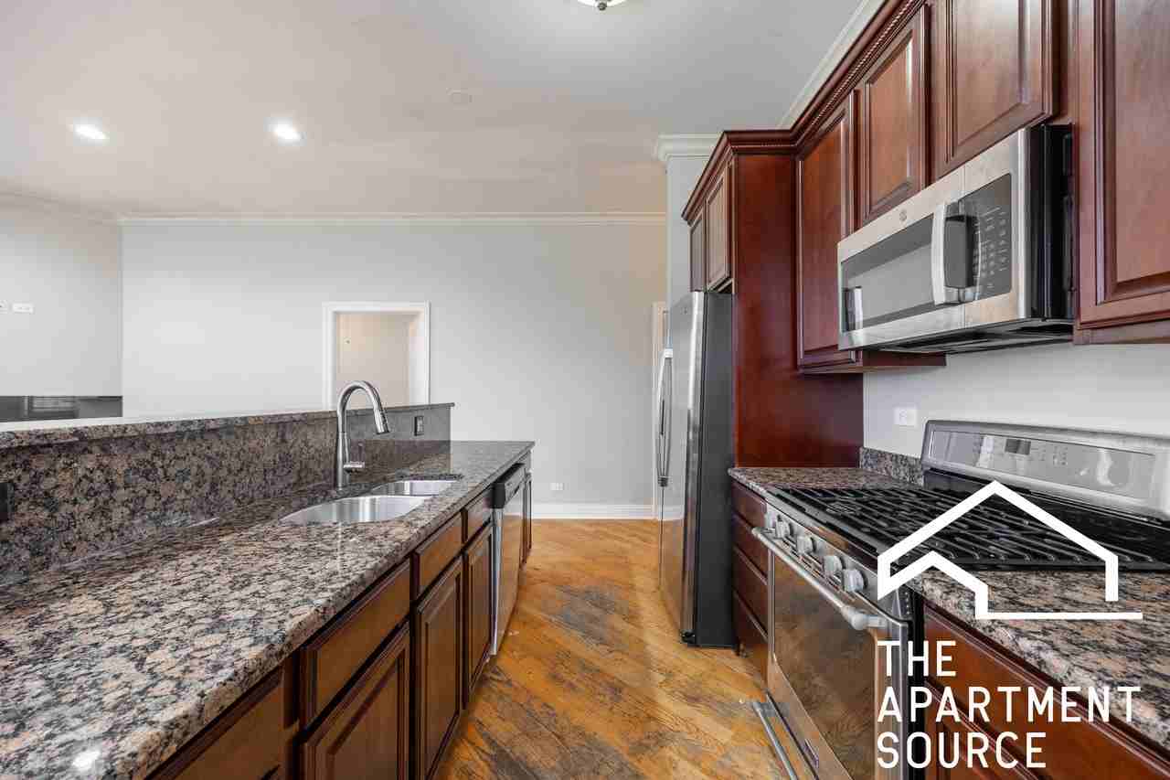 2338 W Morse Ave #2 - Photo 6 of 25