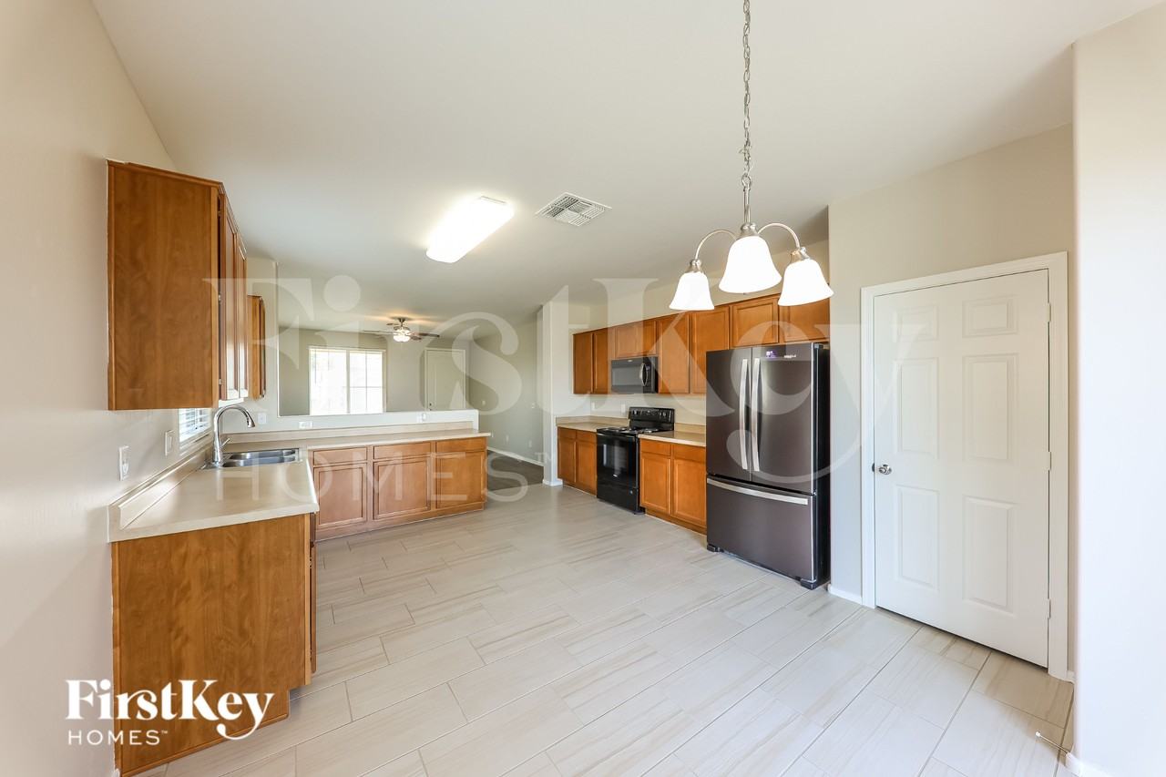 17564 W Monte Lindo Ln - Photo 4 of 16