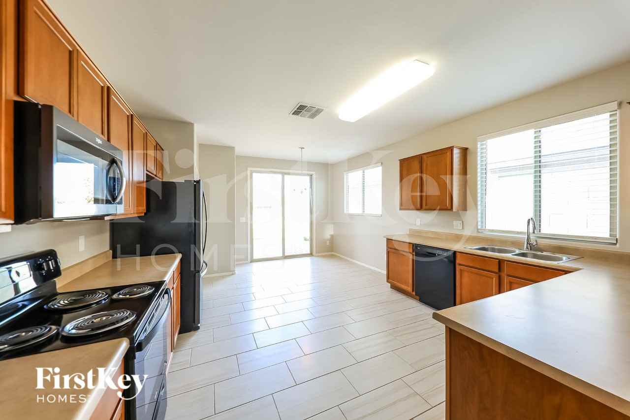 17564 W Monte Lindo Ln - Photo 5 of 16