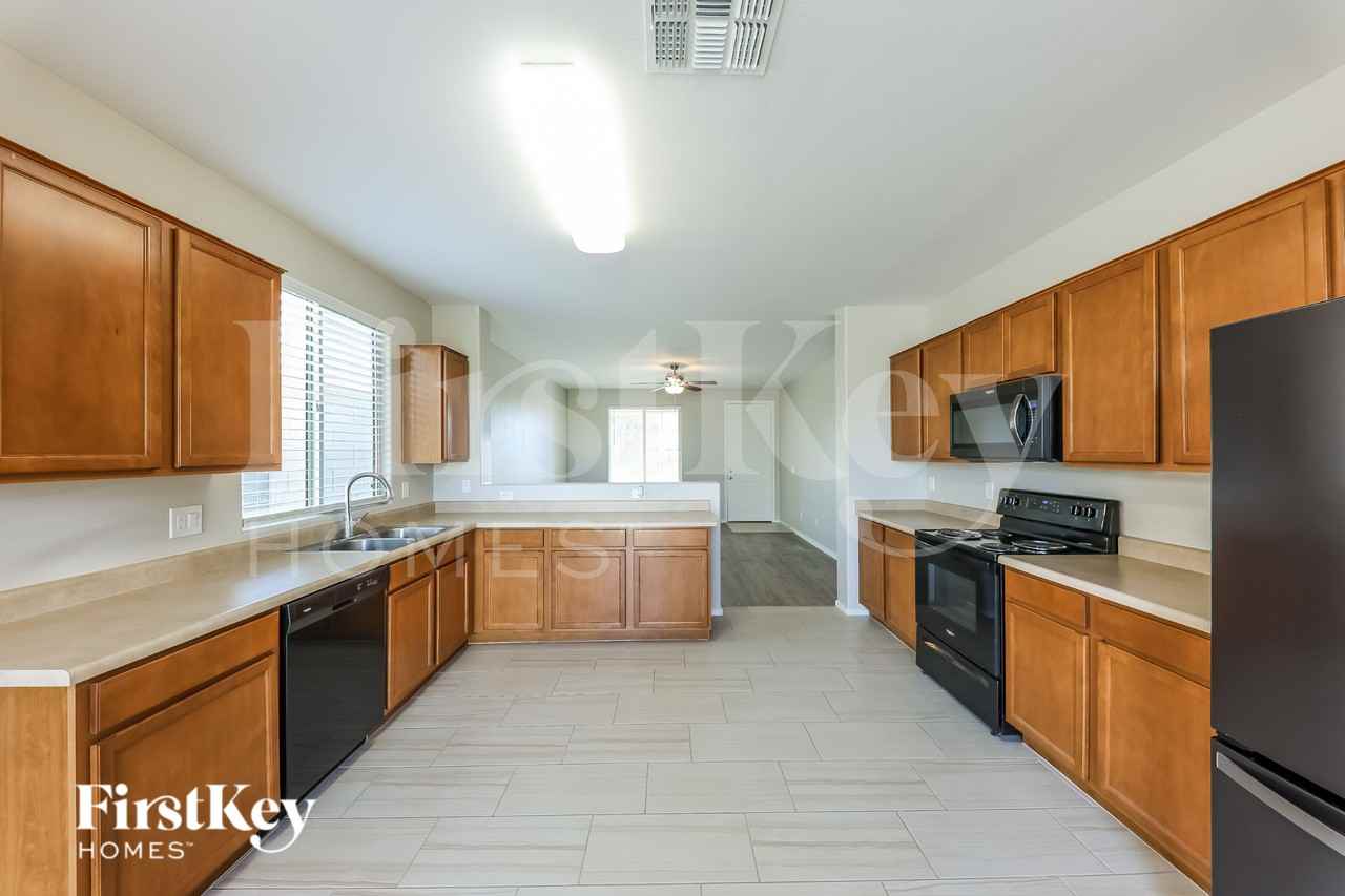 17564 W Monte Lindo Ln - Photo 6 of 16