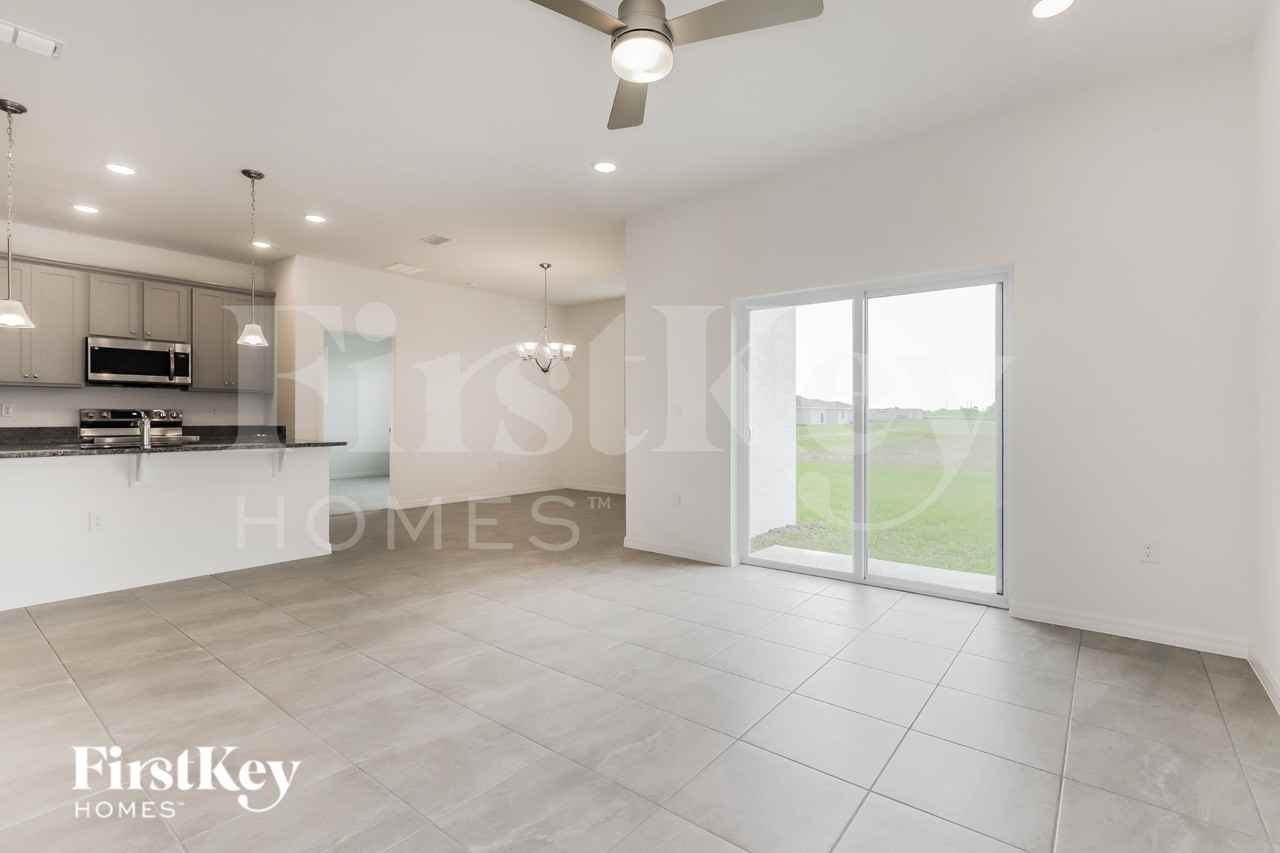 210 Windsor Reserve Dr - Photo 3 of 16