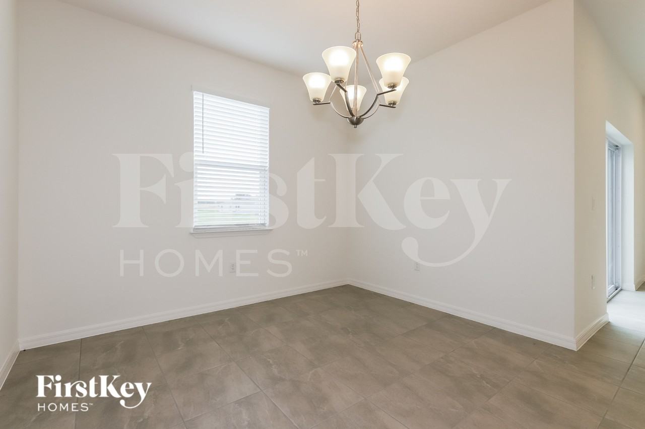 210 Windsor Reserve Dr - Photo 4 of 16