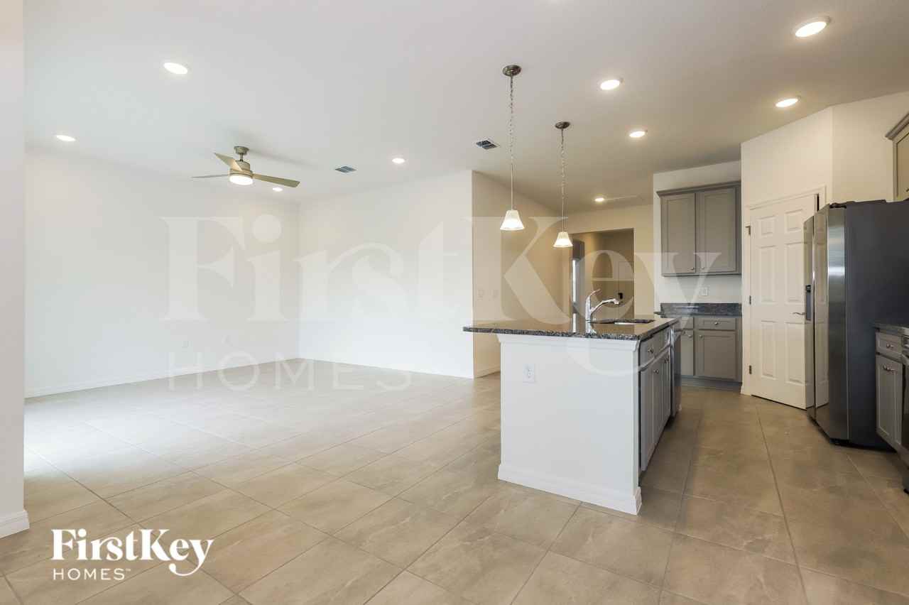 210 Windsor Reserve Dr - Photo 5 of 16