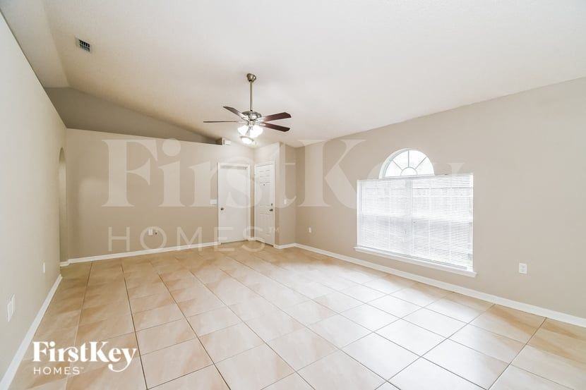 1557 Slash Pine Ct - Photo 3 of 15