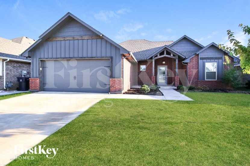 9212 Nw 91st St - Photo 2 of 15