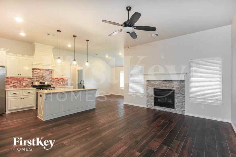 9212 Nw 91st St - Photo 3 of 15