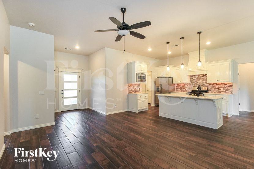 9212 Nw 91st St - Photo 4 of 15