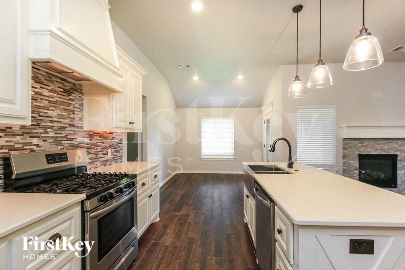 9212 Nw 91st St - Photo 5 of 15