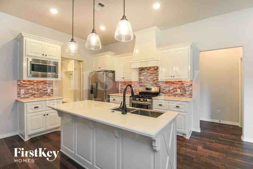 9212 Nw 91st St - Photo 7 of 15