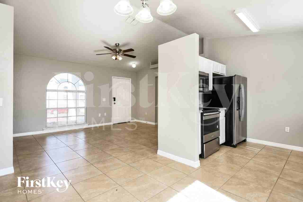 620 Robin Ln - Photo 6 of 16