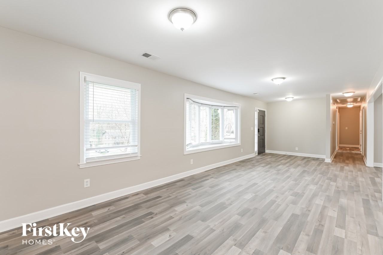 946 Hargett Ct - Photo 2 of 15