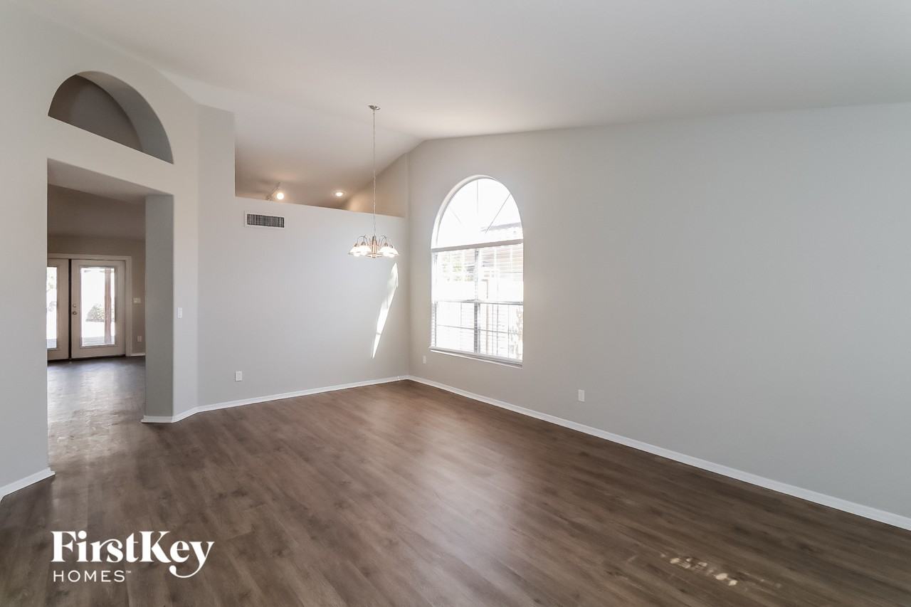 1214 E Grovers Ave - Photo 2 of 15