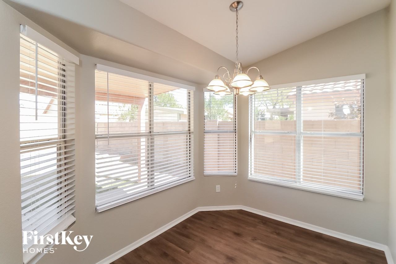 1214 E Grovers Ave - Photo 5 of 15