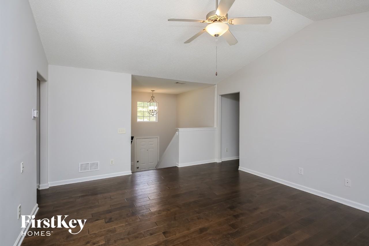 1911 Natalie Dr - Photo 2 of 15