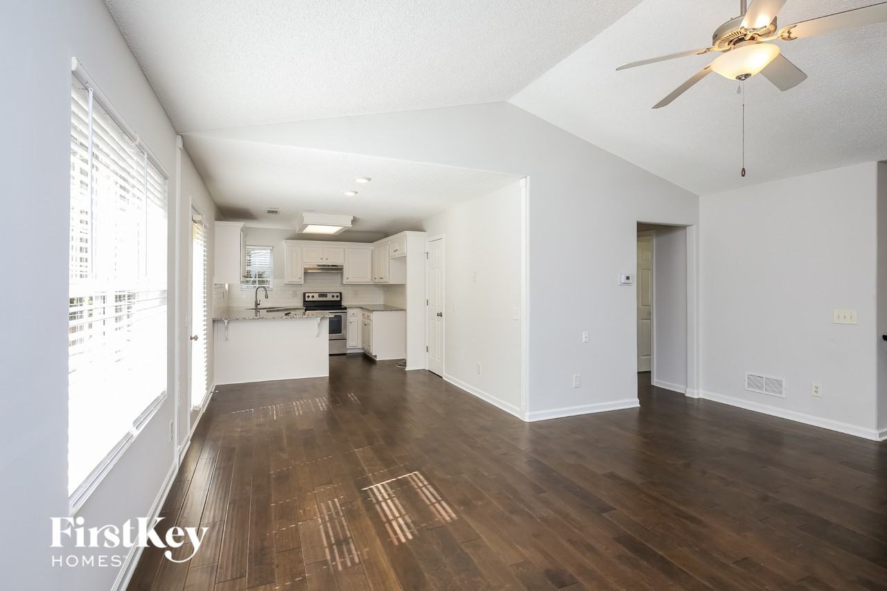 1911 Natalie Dr - Photo 3 of 15