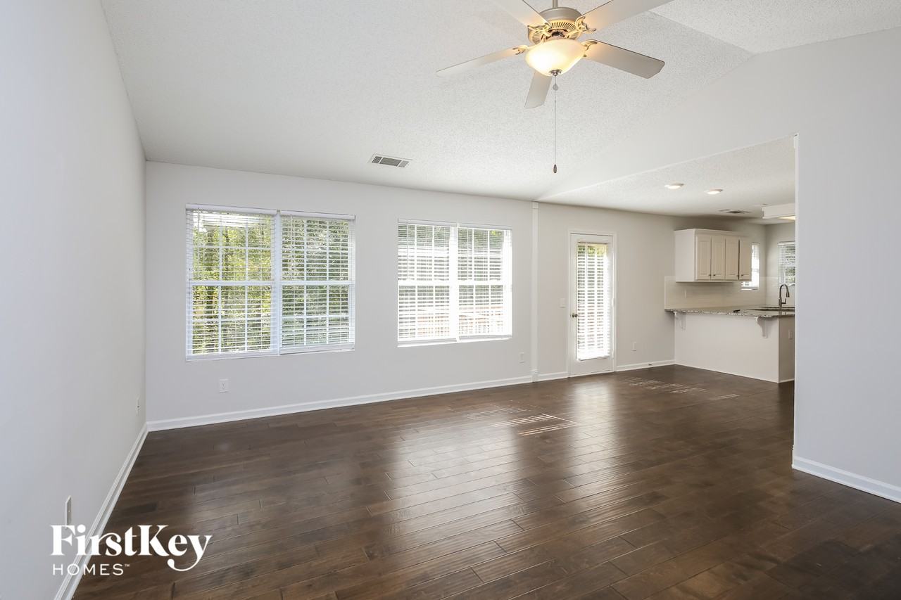 1911 Natalie Dr - Photo 4 of 15