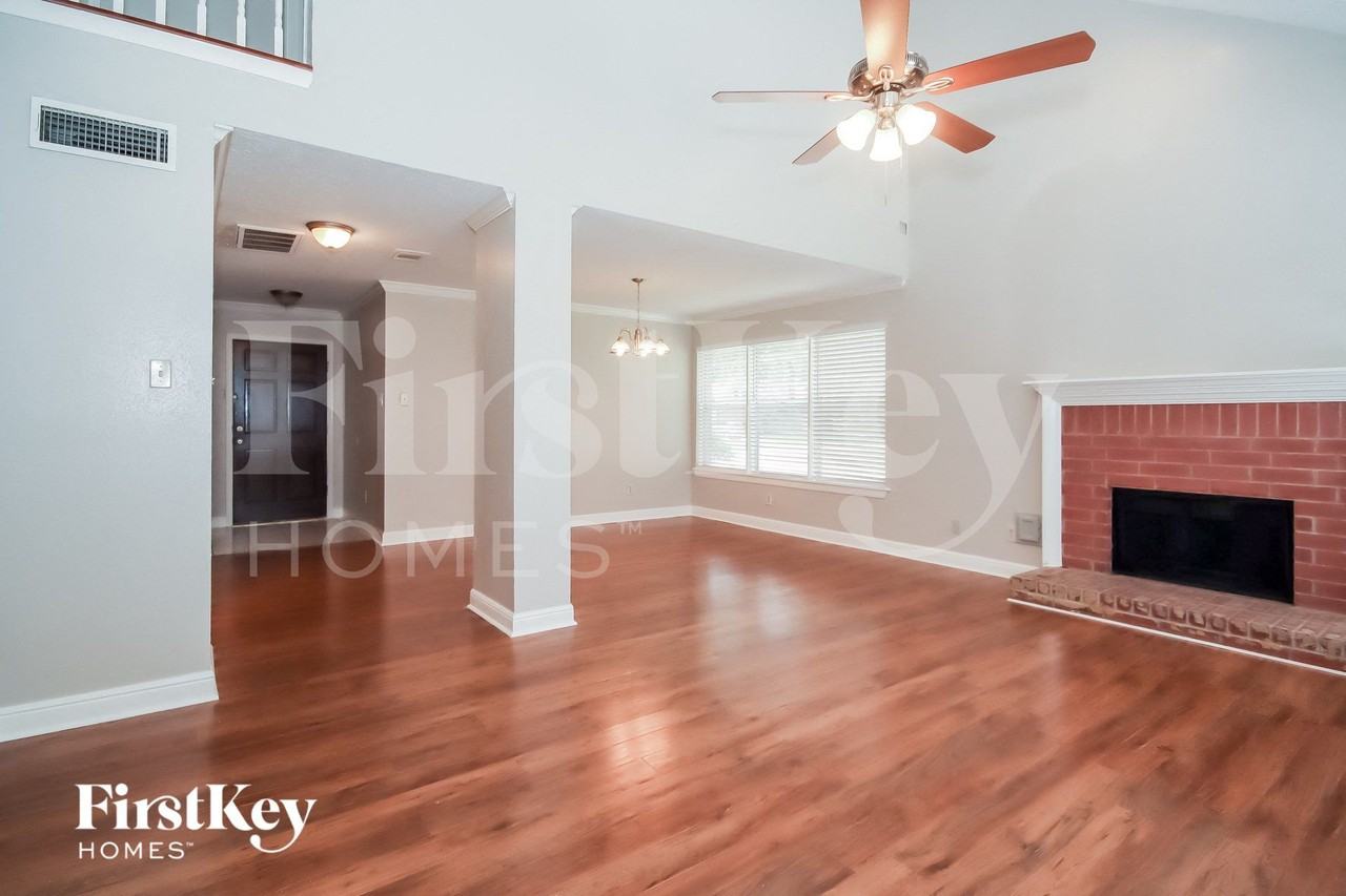 14703 Saint Cloud Dr - Photo 2 of 15