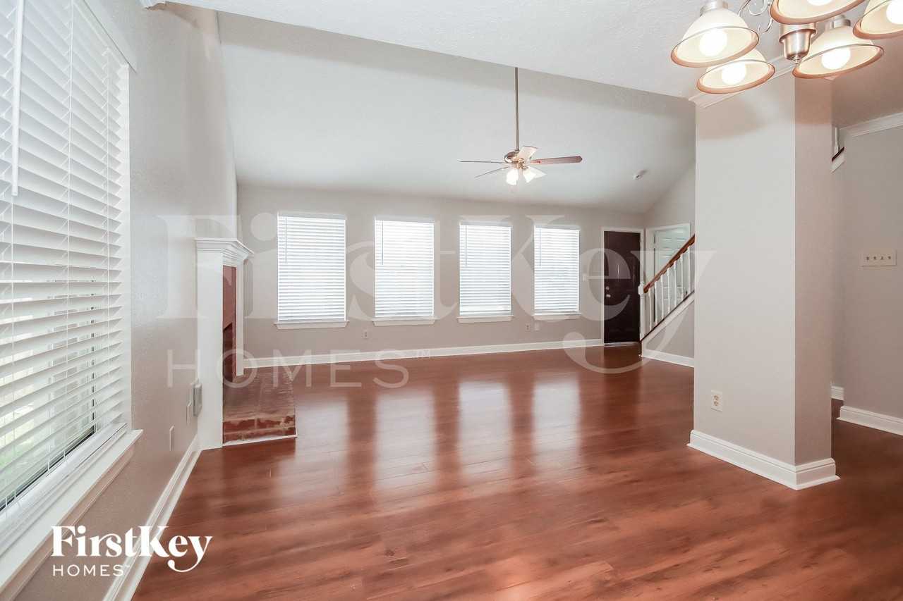 14703 Saint Cloud Dr - Photo 3 of 15