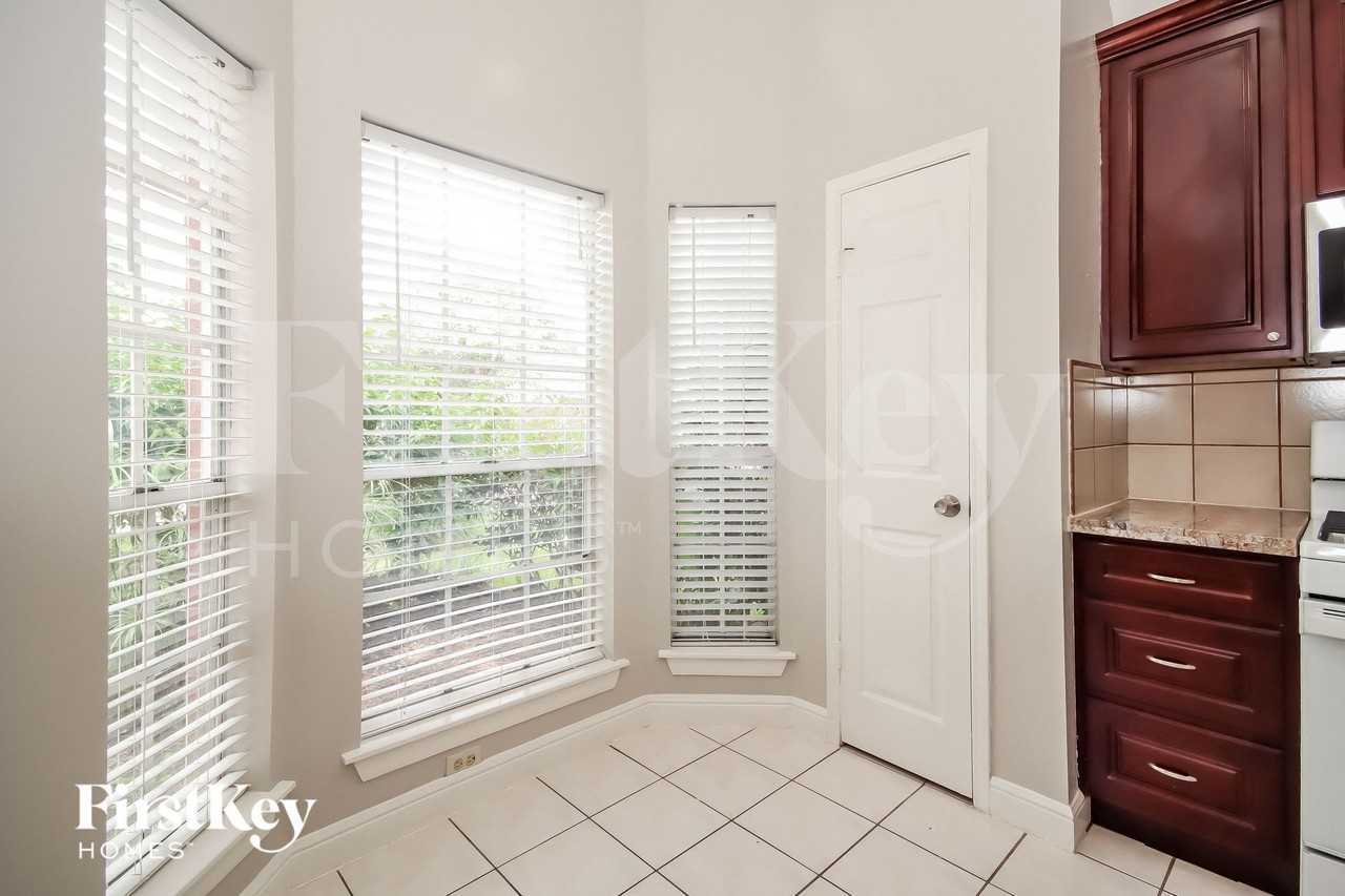 14703 Saint Cloud Dr - Photo 4 of 15