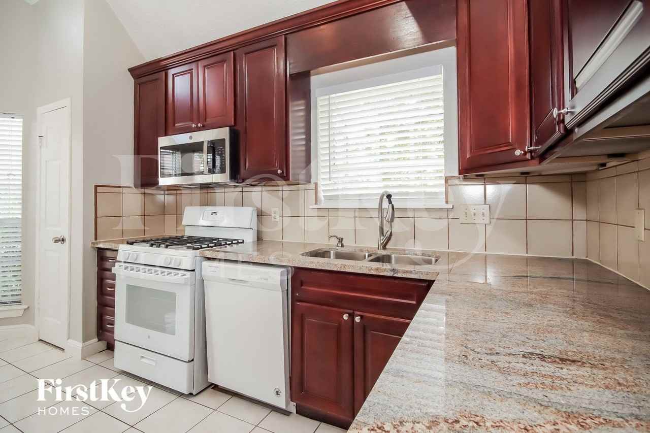 14703 Saint Cloud Dr - Photo 5 of 15