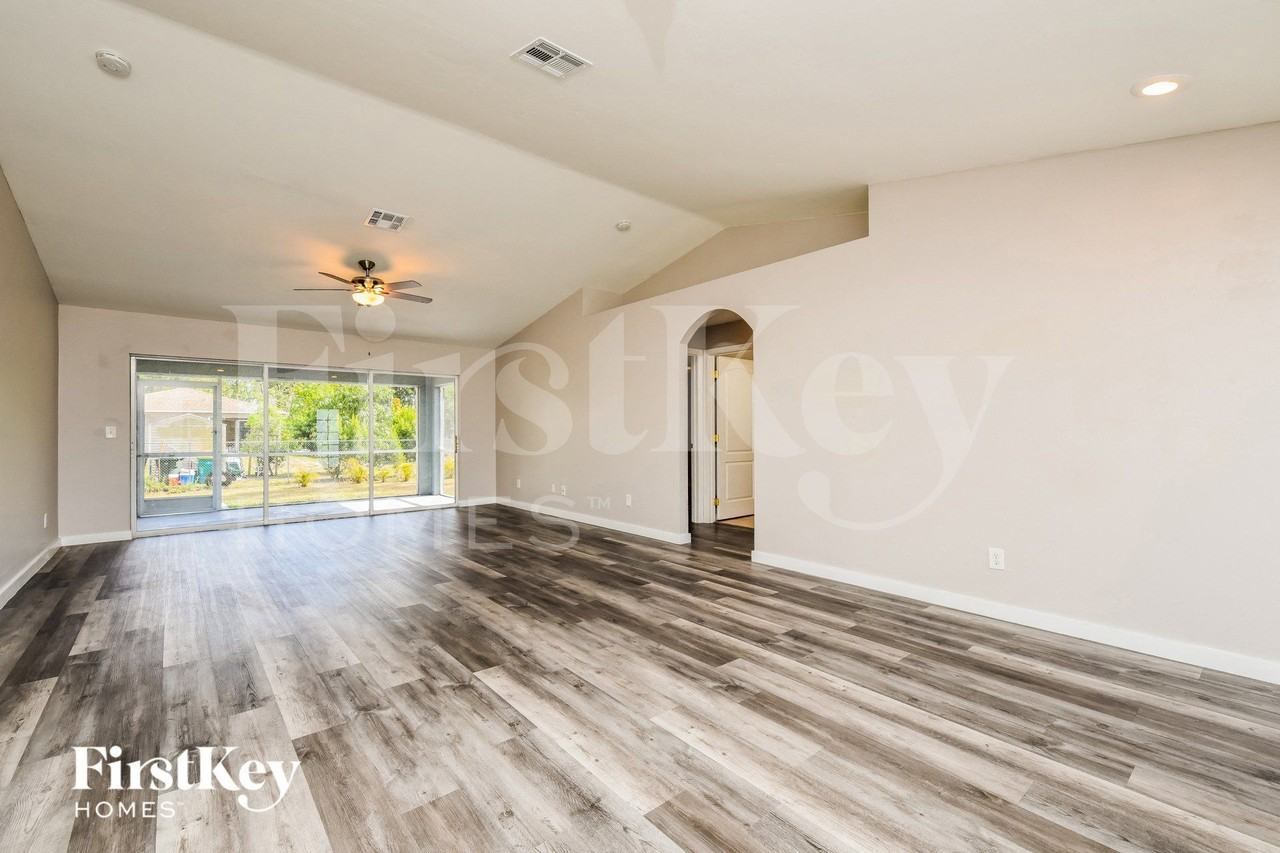 3105 41st St W - Photo 2 of 15