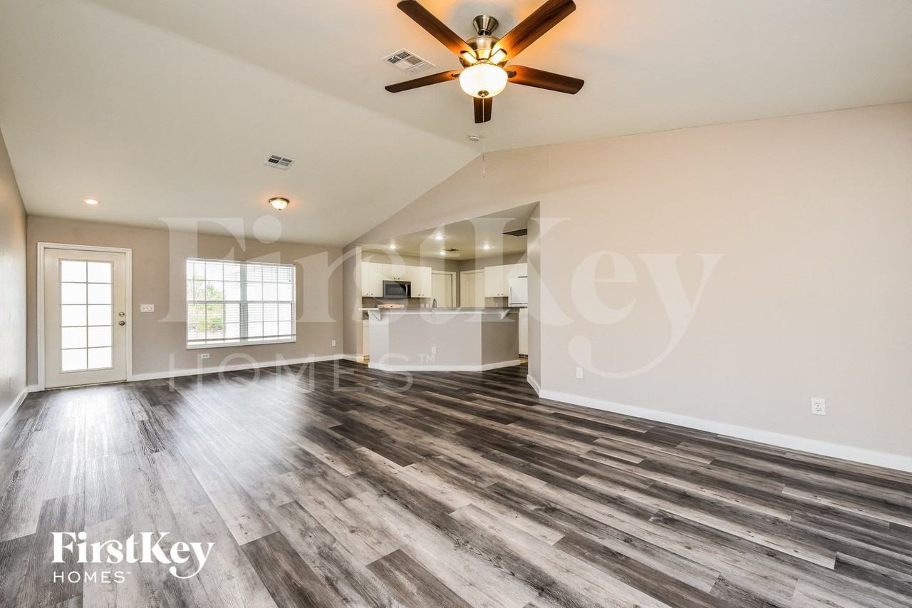 3105 41st St W - Photo 3 of 15