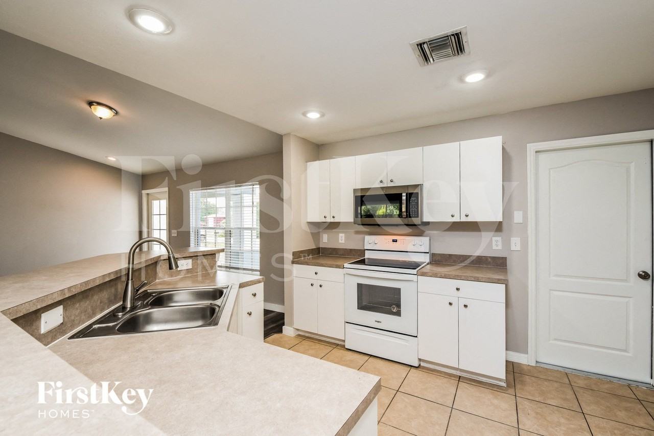 3105 41st St W - Photo 6 of 15