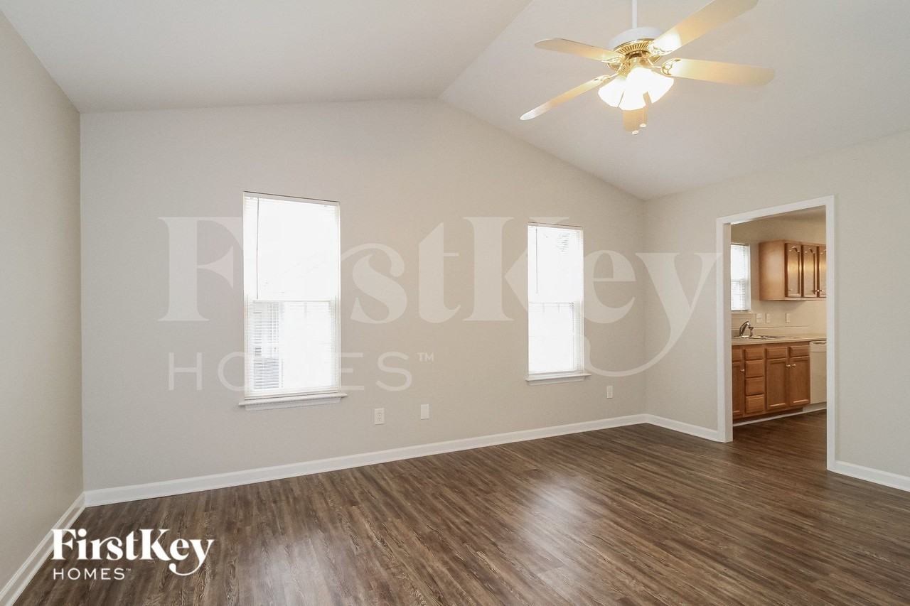 329 Wright St - Photo 4 of 15