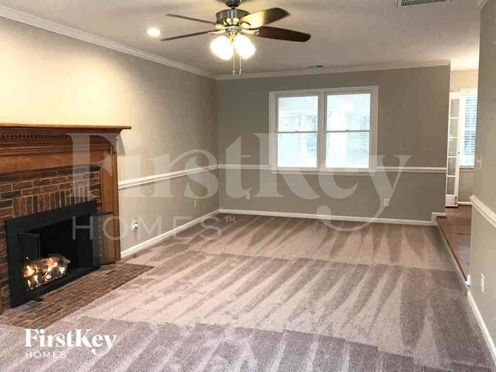 3220 Ivy Creek Rd - Photo 3 of 26