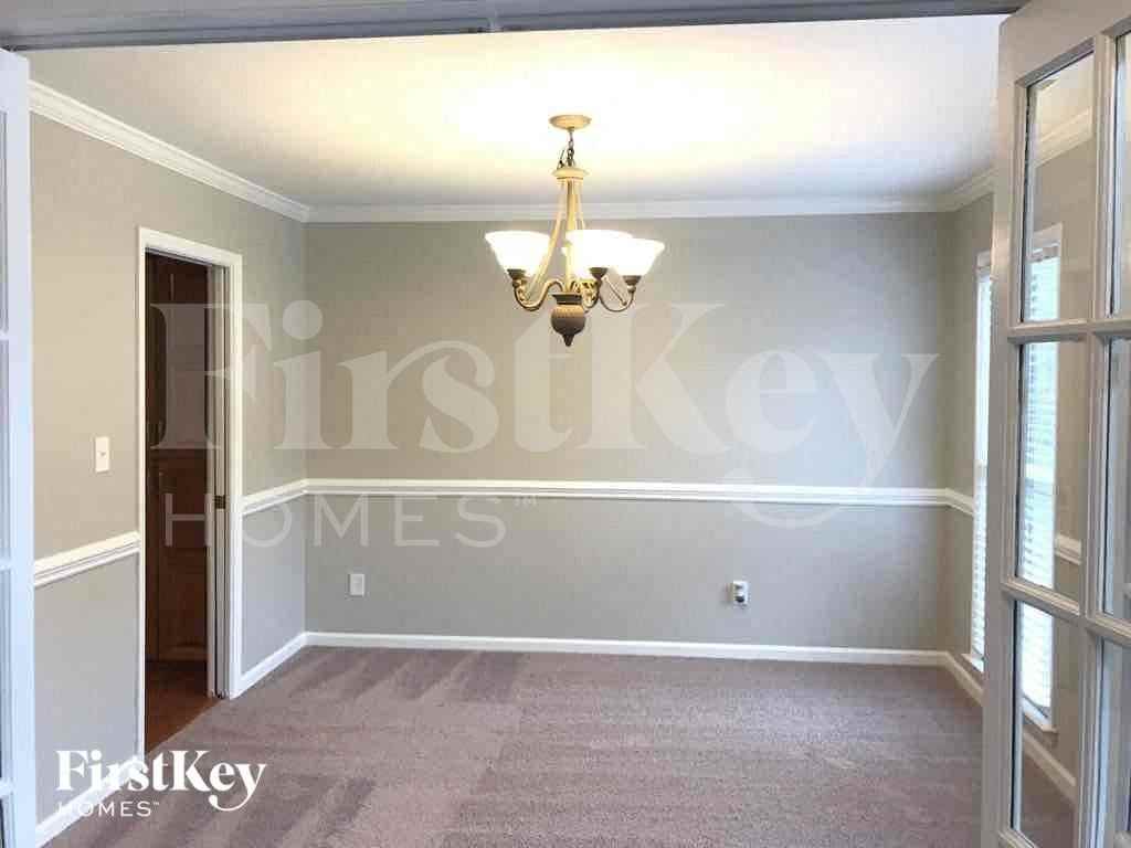 3220 Ivy Creek Rd - Photo 4 of 26