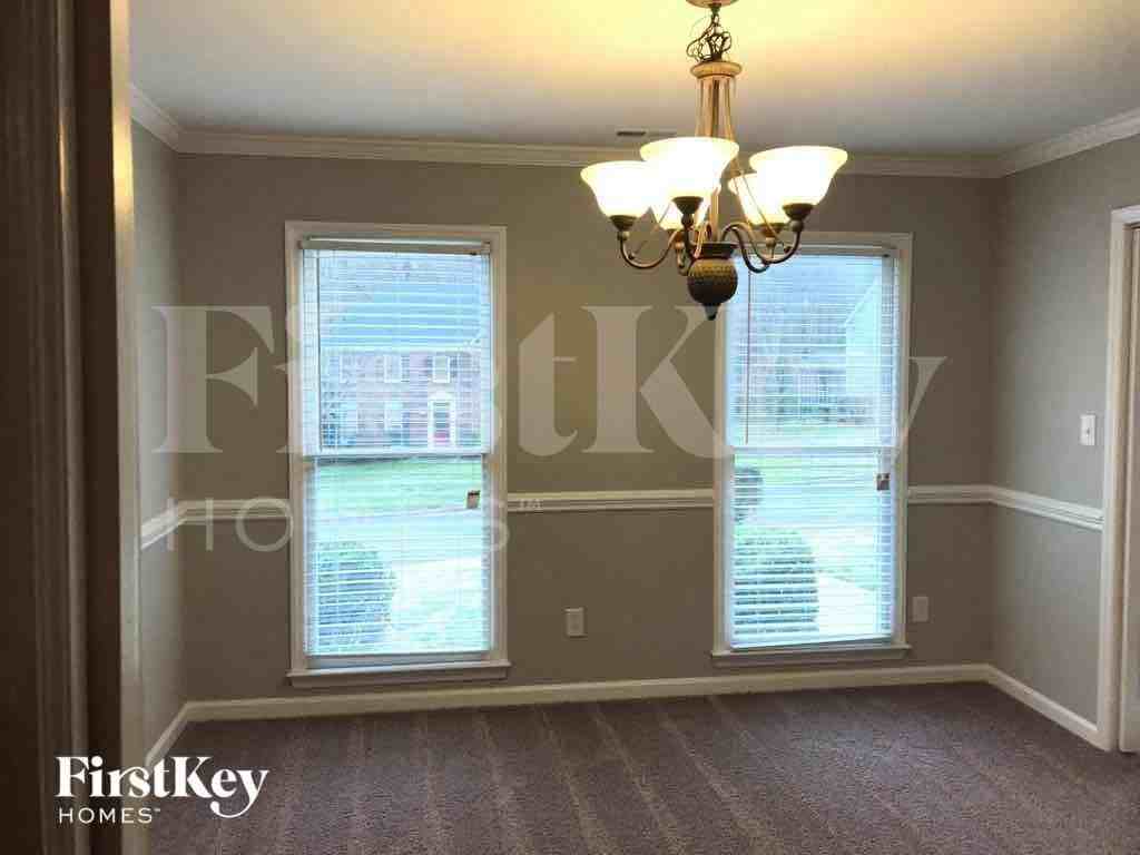 3220 Ivy Creek Rd - Photo 5 of 26