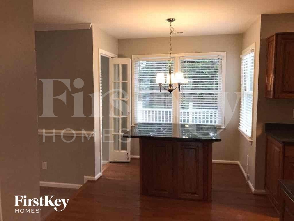 3220 Ivy Creek Rd - Photo 6 of 26