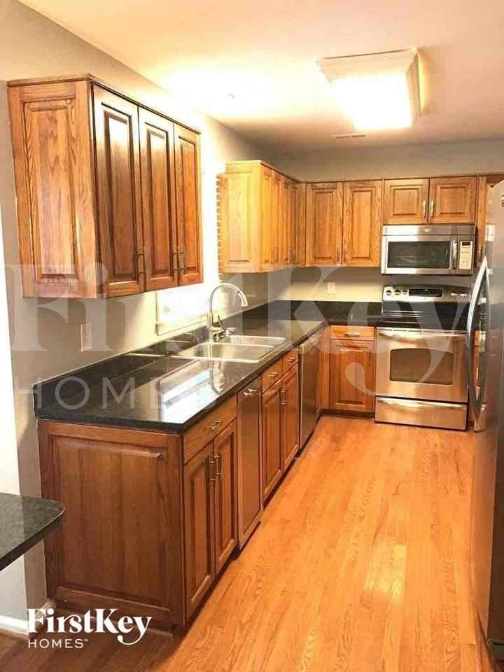 3220 Ivy Creek Rd - Photo 7 of 26